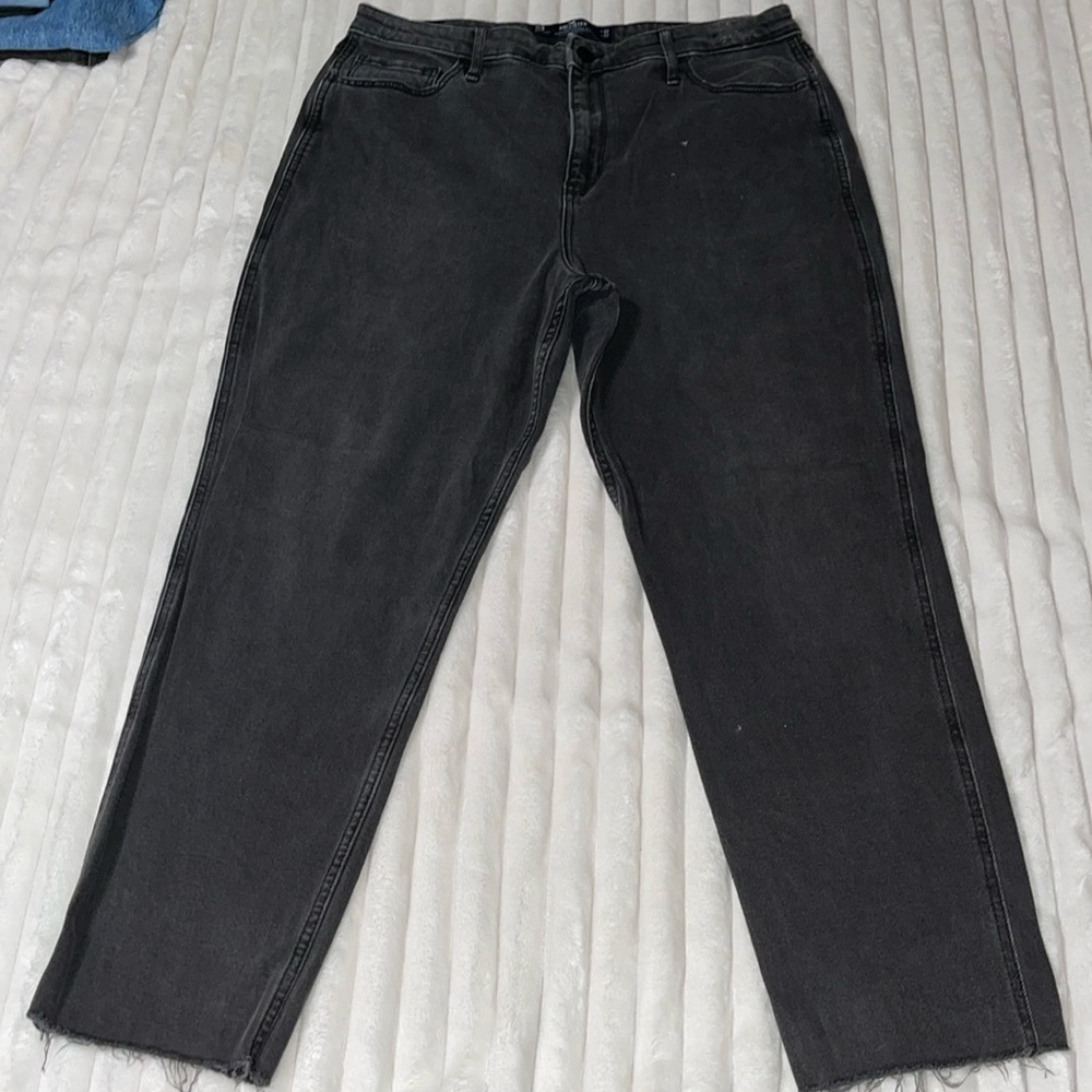 Hollister Ultra High Rise Mom Jean | Size 32